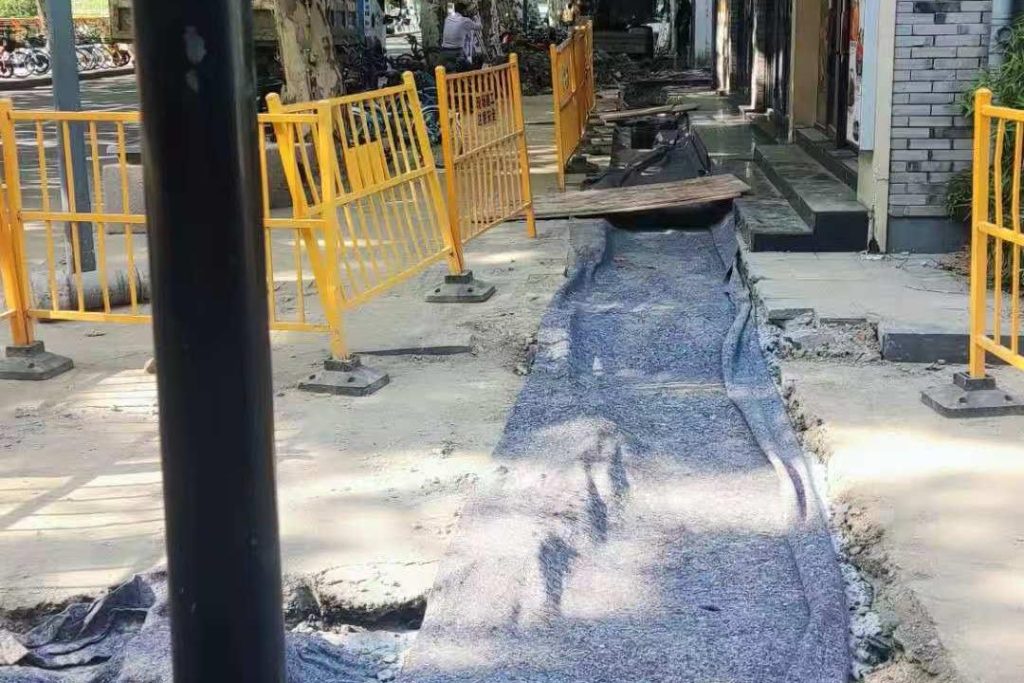 宁大云创项目地下预埋监控线缆更换施工,监控线路故障排查与线缆修复现场