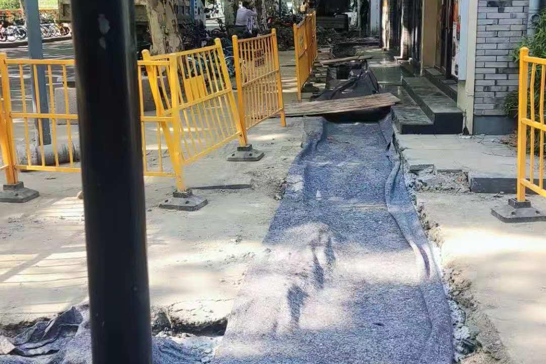 宁大云创项目地下预埋监控线缆更换施工，监控线路故障排查与线缆修复现场